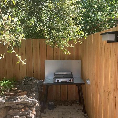 Joli Studio Independant 20M² Avec Jardin Сен-Максимен-ла-Сент-Бом Екстериор снимка