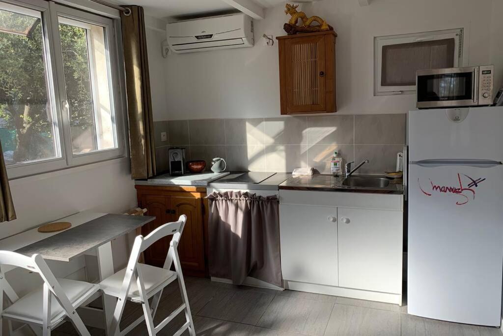 Joli Studio Independant 20M² Avec Jardin Сен-Максимен-ла-Сент-Бом Екстериор снимка
