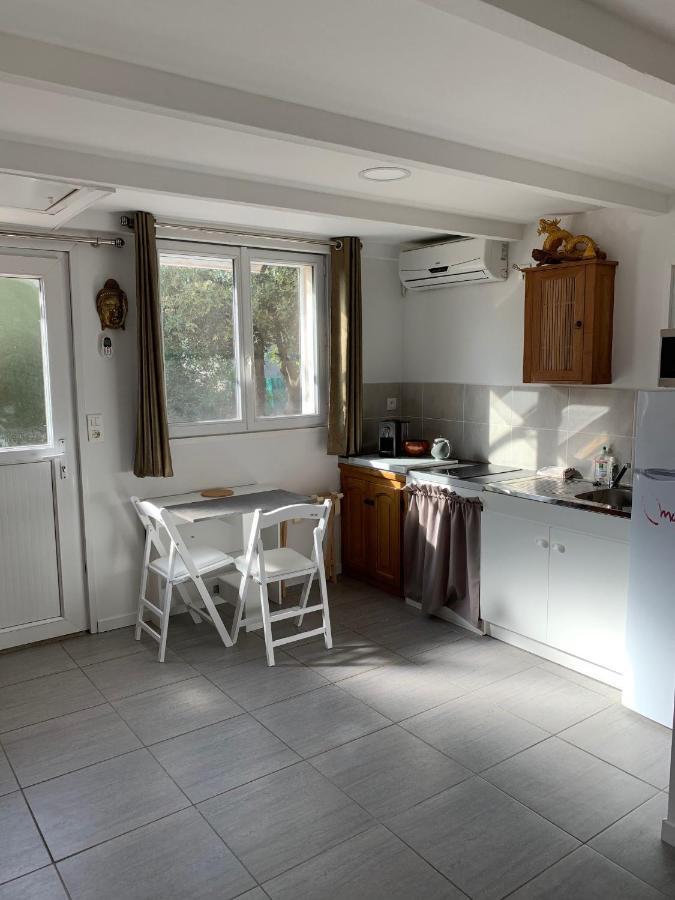 Joli Studio Independant 20M² Avec Jardin Сен-Максимен-ла-Сент-Бом Екстериор снимка