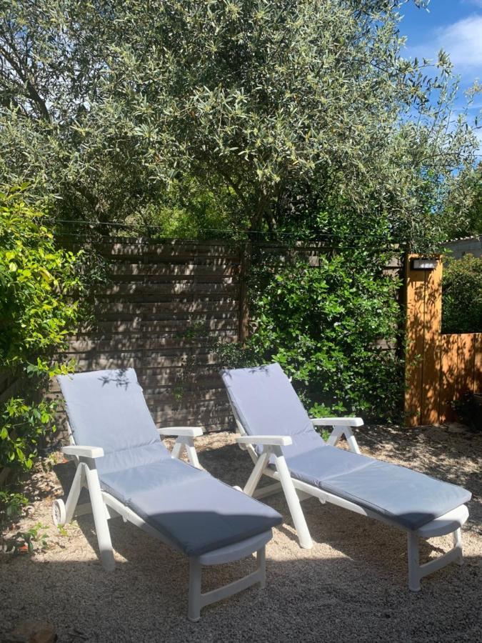 Joli Studio Independant 20M² Avec Jardin Сен-Максимен-ла-Сент-Бом Екстериор снимка